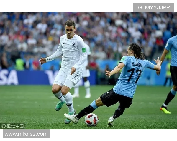 足球明星风采尽显精彩瞬间的照片集锦与背后的故事分享