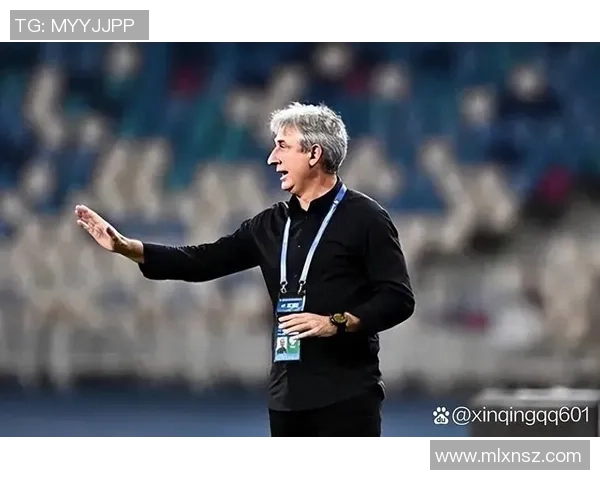 足球明星对亚洲球员的偏见与蔑视引发的争议与反思